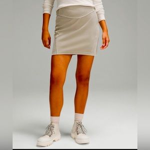 Lululemon NWT Scuba Mid-Rise Mini Skirt *Velvet Cord